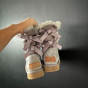 UGG Bailey Bow II Gray Boots size 6